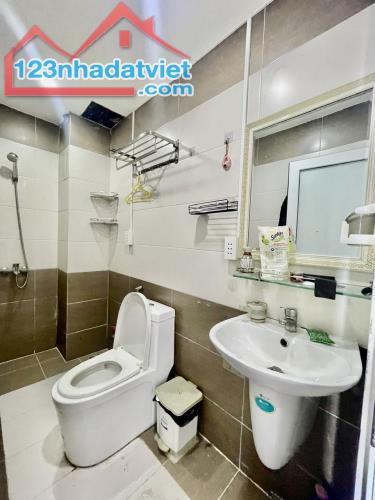 Bán CHDV 4 lầu, 6pn, 6wc đường Âu Dương Lân, thu nhập 250tr/năm - 2