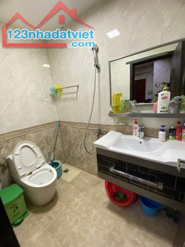 Siêu hot!!! Chỉ hơn 3 T/Ỷ - Có ngay căn chung cư 2pn/2wc/68m2. Mặt phố Nguyễn Ngọc Vũ - 4