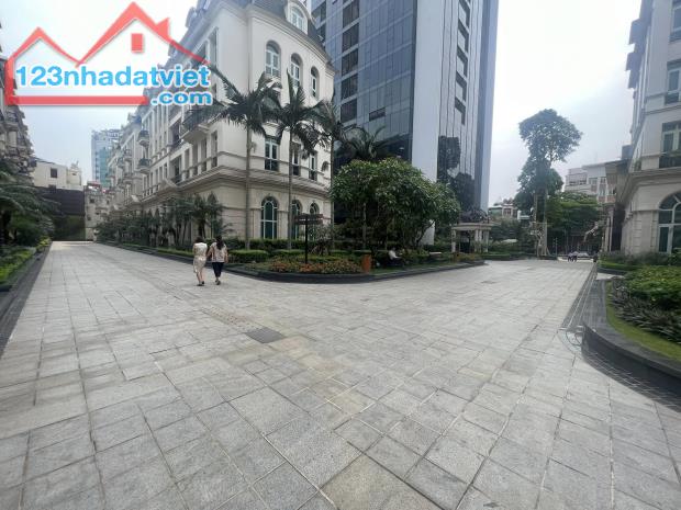 Siêu phẩm biệt thự Ba Đình - Vị trí ngã năm - sân vườn, 7 tầng thang máy, hầm để xe
