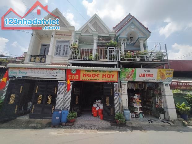 Nhà mặt tiền kinh doanh 1 trệt 1 lầu gần trung tâm y tế Dĩ An, ngã tư Bình Thung 219 Dĩ An