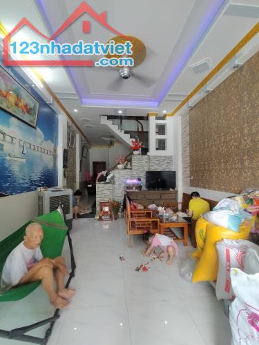 Nhà mặt tiền kinh doanh 1 trệt 1 lầu gần trung tâm y tế Dĩ An, ngã tư Bình Thung 219 Dĩ An - 1