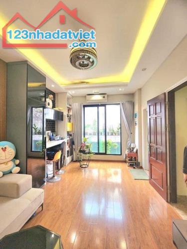 Hiếm! Nhà Đẹp,Trung Tâm, Nguyễn Lương Bằng, Đống Đa, 40m2, 5 tầng, mặt tiền 5.2m, hơn 6 tỷ