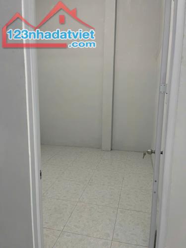 Nhà bán 920 triệu /70 m2 / cấp bốn 2 phòng ngủ, đường ô tô - 3