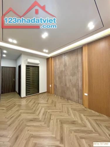 PHỐ VIP NGỌC LÂM 37M2 X 6T ÔTÔ TRÁNH 3M  THANG MÁY, TT TIỆN ÍCH. 7,9TỶ - 3