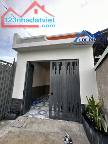 Bán nhà 1 trệt 1 lầu lửng phường Tân Hiệp Biên Hoà 102m2giá chỉ 2,95 tỷ