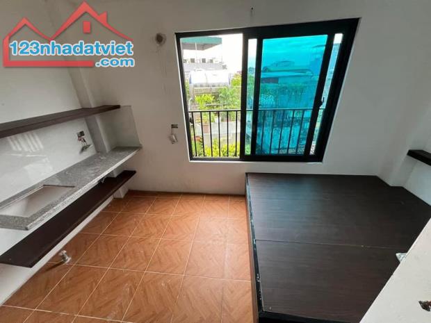 Bán nhà phố Giáp Bát, HOàng Mai 53m, 6 tầng. Giá: 12 tỷ - 3
