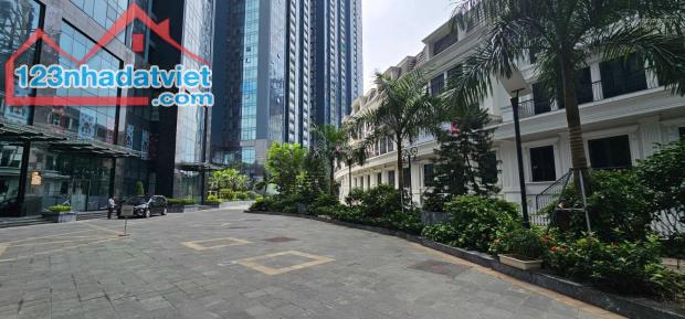 Bán nhanh shophouse Sunshine City, Diện tích 200m2 giá 180 triệu/m2