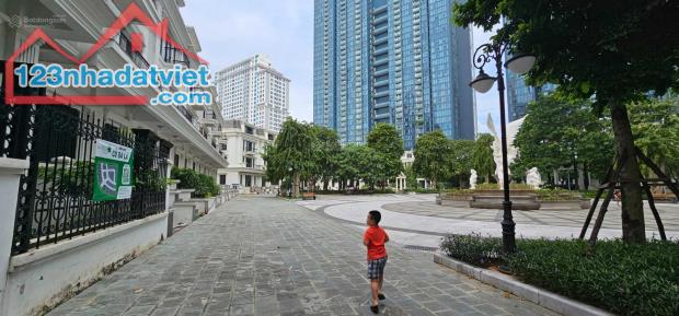 Bán nhanh shophouse Sunshine City, Diện tích 200m2 giá 180 triệu/m2 - 1