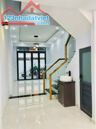 Vỡ nợ bán gấp nhà Hàn Hải Nguyên, phường 2, Quận 11. Giá 2,55 tỷ, DT 56m2 - 1