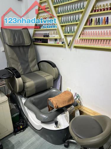 SANG NHƯỢNG GẤP CỬA HÀNG NAIL ĐỐI DIỆN SỐ 182 PHỐ NGUYỄN VĂN TUYẾT, HÀ NỘI - 3