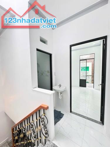 NHÀ 2 TẦNG ĐẸP LUNG LINH  - 32M2 - VỊ TRÍ ĐẸP GIÁP TÂN PHÚ GẦN CHỢ BÌNH LONG - CHỈ HƠN 3TỶ - 4