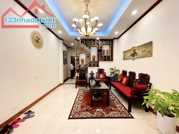 Nhà ở Mỗ Lao cách một nhà ra mặt đường Nguyễn Văn Lộc, vỉa hè rộng 50m2, 14.9 tỷ