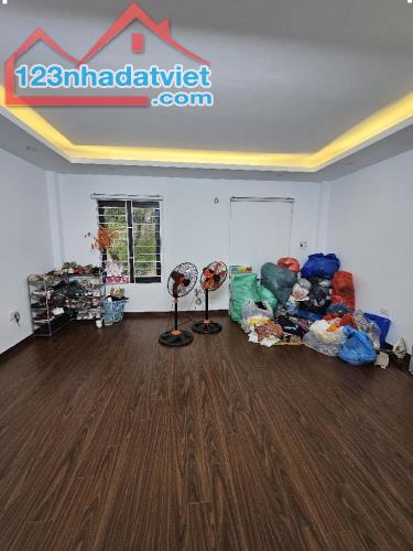 Bán nhà Đức Giang, Long Biên, 5 tầng, 31m2, nở hậu, sổ đẹp, nhà đẹp, ở ngay - 1