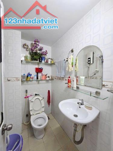 Nhà 3 tầng (4x12m) hẻm 184 Âu Dương Lân P3Q8. Giá : 4,75 tỷ TL - 4