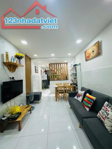 Bán Nhà 2 Tầng BTCT, DTSD80m2, Lý Chính Thắng, Quận 3, Chỉ 4.9 Tỷ (TL)