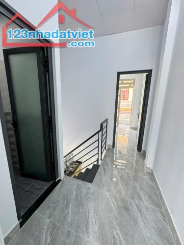 Nhà 2 mặt tiền Liên khu 5 6, Bình Hưng Hòa B, dt 46m2 1 lầu 2pn 2wc giá 4.3 tỷ - 4