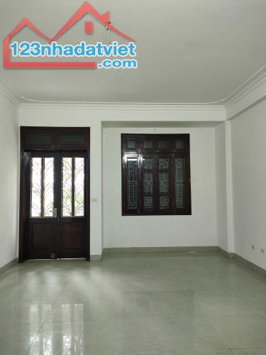 Bán Nhà Tập Thể Nguyễn Thái Học - 60m² - Tầng 2 - 1.98 Tỷ - Đống Đa