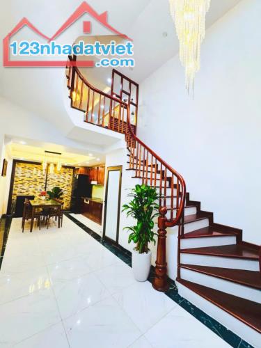 Bán nhà Khương Hạ, Thanh Xuân. Dt: 37m, 5 tầng. Giá: 7 tỷ. Cách oto chỉ 10m - 3