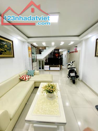 Bán nhà 3 tầng, hẻm Lê Hồng Phong, Phước Hải, Nha Trang, DT 62m2