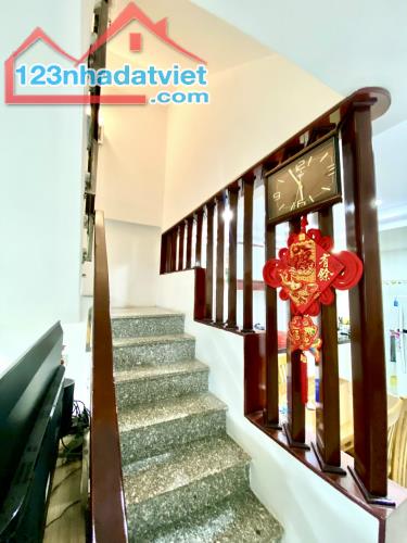 Bán nhà 3 tầng, hẻm Lê Hồng Phong, Phước Hải, Nha Trang, DT 62m2 - 2