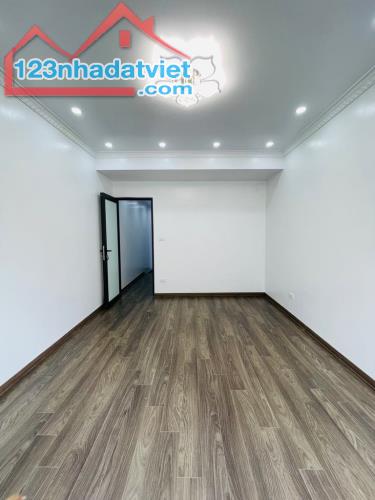 BÁN NHÀ CẦU GIẤY 40M2 NHÀ 5 TẦNG GIÁ 7.65 TỶ  LÔ GÓC - 2