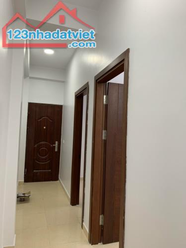 Bán nhà Hoàng Quốc Việt-DT 70m2 x 4 tầng.MT 5m.PHÂN LÔ-Ô TÔ VÀO NHÀ-MỚI ĐẸP-THANG MÁY CHỜ. - 2