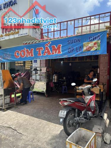 Cần sang quán cơm tấm tại địa chỉ 65 Nguyễn Văn Quá, P. Tân Hưng Thuận, Q.12