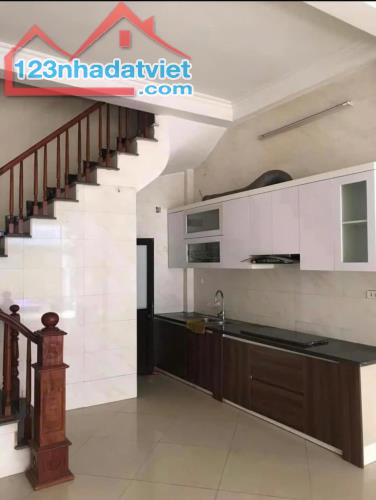 Cho thuê nhà Ở NHÓM 6N, KD ONL, HỘ GĐ nhà ngõ ô tô Lương Khánh Thiện, DT 45m2 - 5tầng - - 1