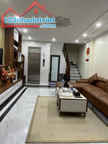 NHÀ ĐẸP LÁNG HẠ 6 TẦNG THANG MÁY 40M2 10.5 TỶ