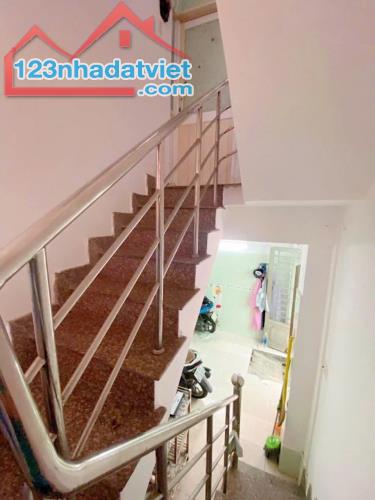 Bán nhà nhỏ 5 tầng, phố tây Bùi Viện, Quận 1, ngang 6m, công nhận 16.1m2, chỉ 2,8 tỷ - 4