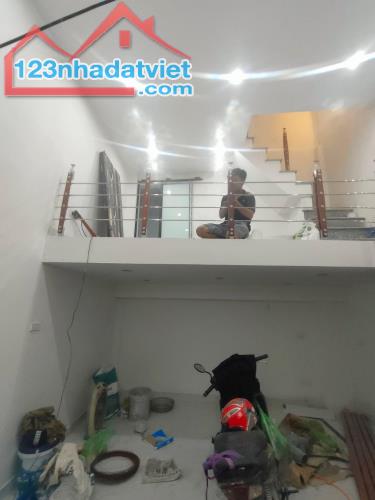 Bán nhà Văn Hương - Đống Đa  👉20/25m2T2 x5Tầng  👉Mặt tiền 4m Giá chào: 3.5 Tỷ