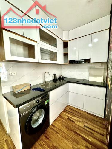 Bán nhà Mai Hắc Đế, 85m2, 5 tầng, mặt tiền gần 4m, giá 24.5 tỷ, đẹp mới, thang máy, kinh - 1