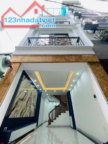 Bán nhà Mỗ Lao, đầu phố Nguyễn Văn Lộc, ô tô đỗ cửa, DT 41m2. Giá 7,8 tỷ.