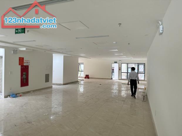 Quá Đẹp! Văn Phòng 120m2 Giá Chỉ 29 Triệu/Tháng Tại Kim Mã, Ba Đình - 2