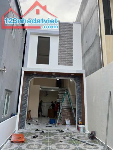 Nhà mới xây  1 trệt  1 lửng 2.55 tỷ/101 m2, sân Ô tô, 3 phòng ngủ