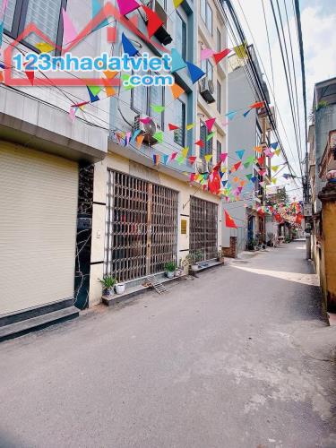 Yên nghĩa kinh doanh ô tô tránh- 40m2 -5 tầng- 2 m tiền-7.1 tỷ-nhà mới ở luôn- tiện ích