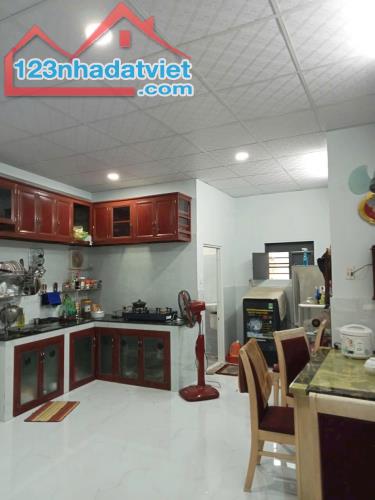 Nhà sổ riêng hoàn công giá ngộp 2.05 tỷ/70m2, đường thông - 1