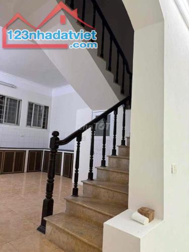 Cho thuê nhà ngõ ô tô phố Hoàng Ngân, Cầu Giấy 90M x 3T - MT 5m giá 19 triệu - 1