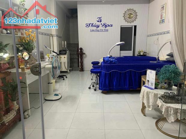 Cần sang lại toàn bộ Spa như hình, Dưới 1 nhà vs,1 lầu 2 phòng ngủ 1 nhà vs - 1