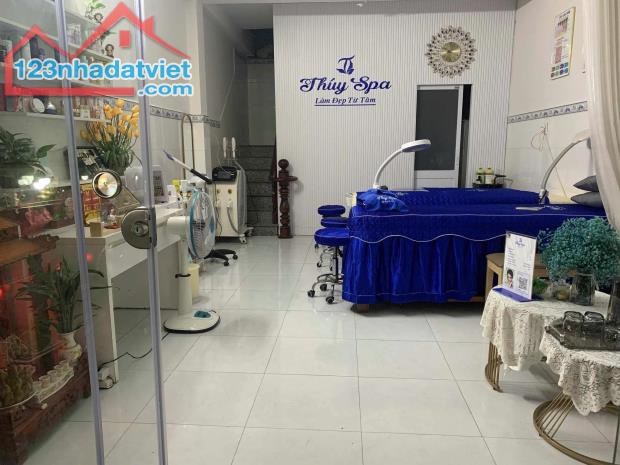 Cần sang lại toàn bộ Spa như hình, Dưới 1 nhà vs,1 lầu 2 phòng ngủ 1 nhà vs - 2