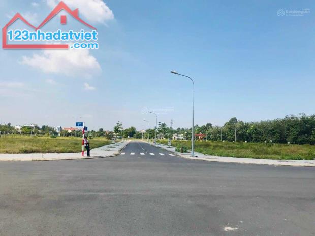 Thanh lý lô MT Phùng Hưng nút giao cao tốc BH - VT giá chỉ 1,050 tỷ/100m2 sổ sẵn - 1