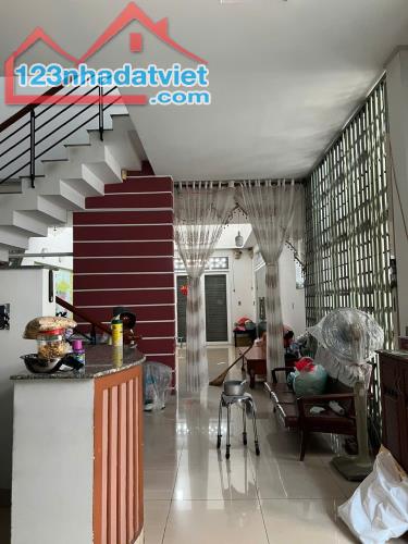 Bán nhà 1trệt 2lầu, p Thống Nhất, Biên Hòa. 160m2 shr thổ cư chỉ 14 tỷ - 2