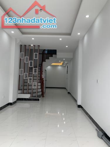 Bán nhà Lai Xá Kim Chung gần ĐH Công Nghiệp, ĐH Thành Đô HN. DT: 40m²*5T, giá 4.75 tỷ. - 1