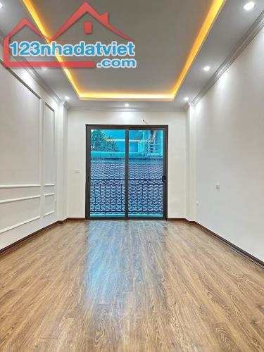 Bán nhà riêng Di Trạch 30m2. Mặt ngõ thông. Thiết kế ở Gia Đình. Đối diện trường Mầm Non - 3