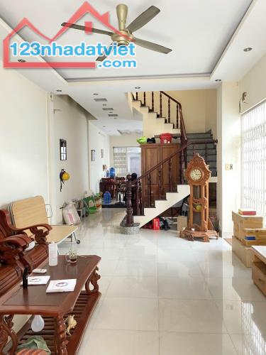 Bán nhà 4 tầng mặt tiền đường, khu bên sông Hiệp Bình Chánh, dt 150m² - 1