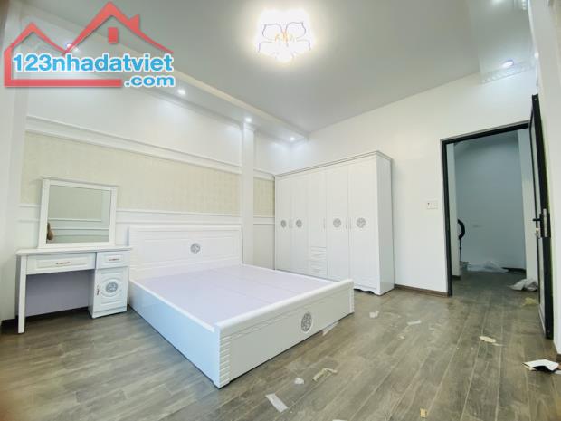 💥💥Nhà Đẹp Giá Tốt, Nguyễn Trãi, Hàng Xóm Royal, Full Nội Thất, 30m2, 4 Tầng, Giá 5.2 Tỷ