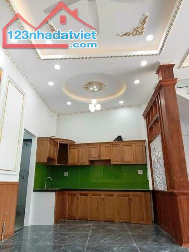 Nhà sổ riêng hoàn công 2 lầu trệt mới xây 3.3 tỷ/72 m2 , đường nhựa 8m