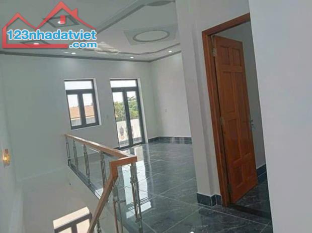 Nhà sổ riêng hoàn công 2 lầu trệt mới xây 3.3 tỷ/72 m2 , đường nhựa 8m - 4