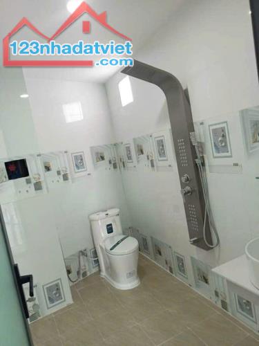 Nhà sổ riêng hoàn công 2 lầu trệt mới xây 3.3 tỷ/72 m2 , đường nhựa 8m - 5