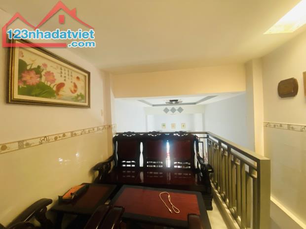 Bán nhà Quận 6, đường Bà Hom, hẻm xe hơi, 70m2, 1 lầu, nhỉnh 5 tỷ - 3